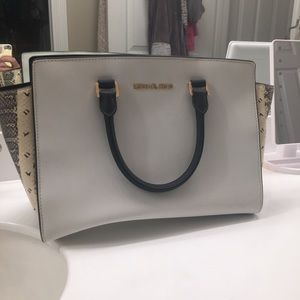 Beautiful Michael Kors large Selma handbag